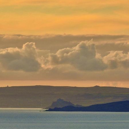 The Mounts Bay Inn Mullion Bagian luar foto