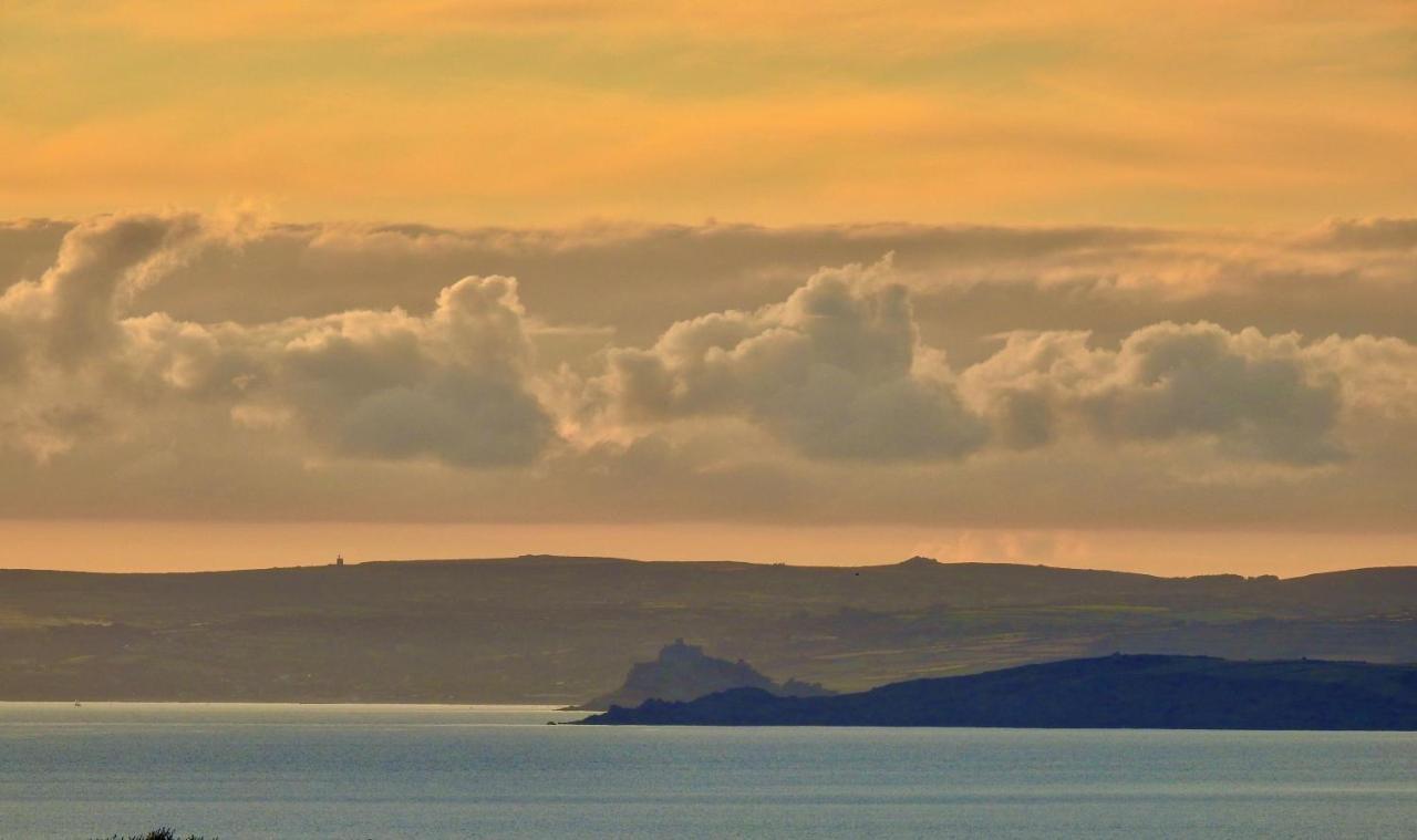 The Mounts Bay Inn Mullion Bagian luar foto