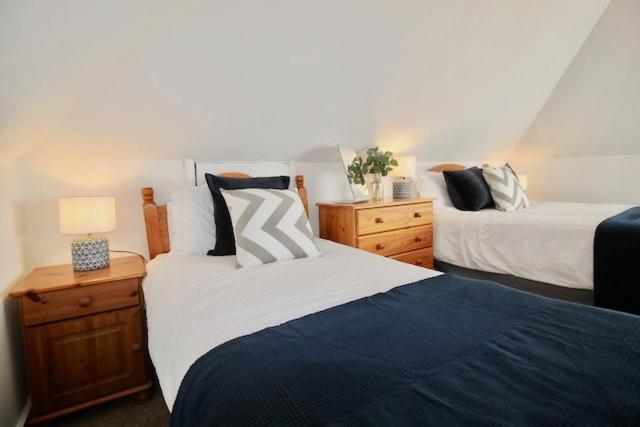 The Mounts Bay Inn Mullion Bagian luar foto