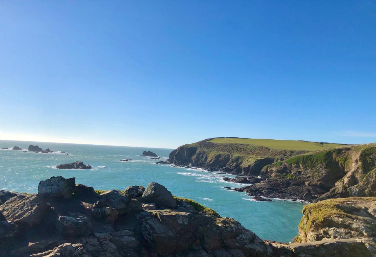 The Mounts Bay Inn Mullion Bagian luar foto