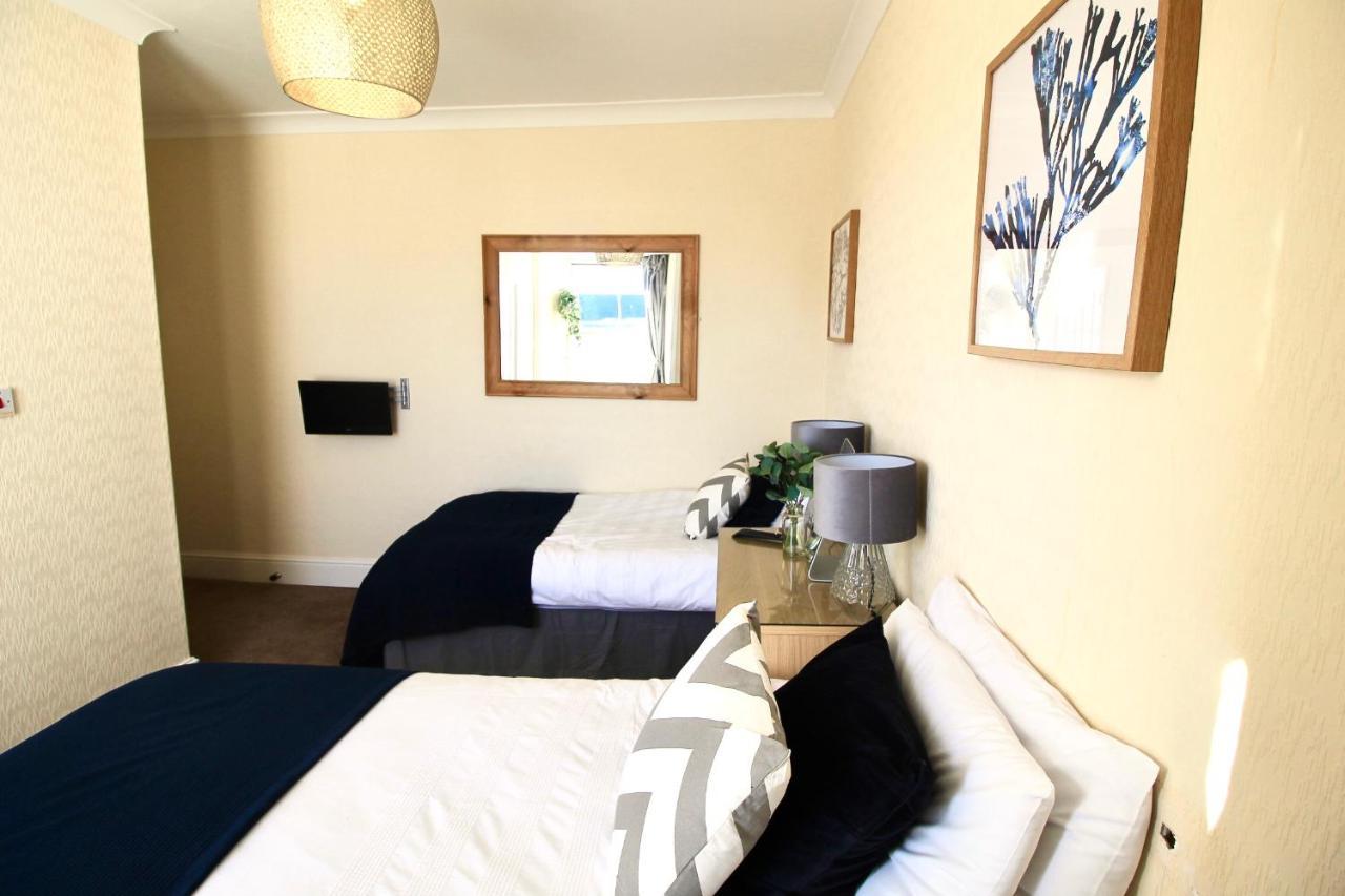 The Mounts Bay Inn Mullion Bagian luar foto