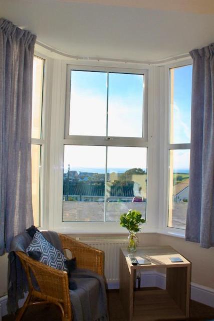 The Mounts Bay Inn Mullion Bagian luar foto