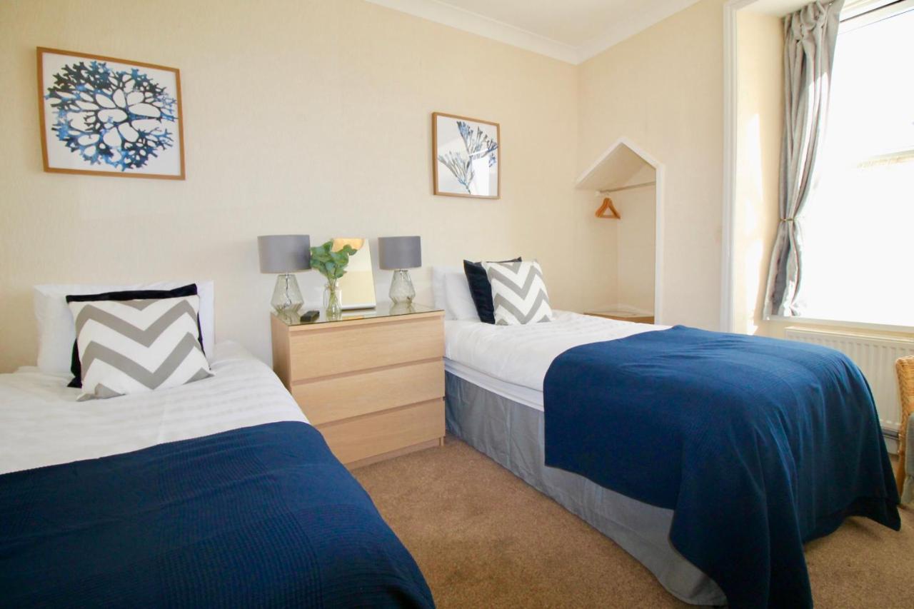 The Mounts Bay Inn Mullion Bagian luar foto