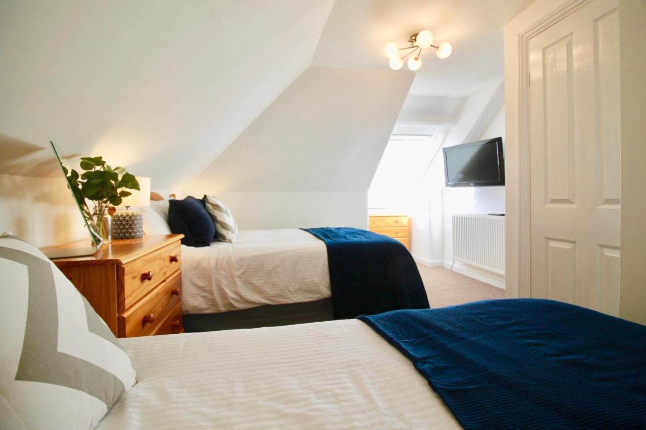 The Mounts Bay Inn Mullion Bagian luar foto