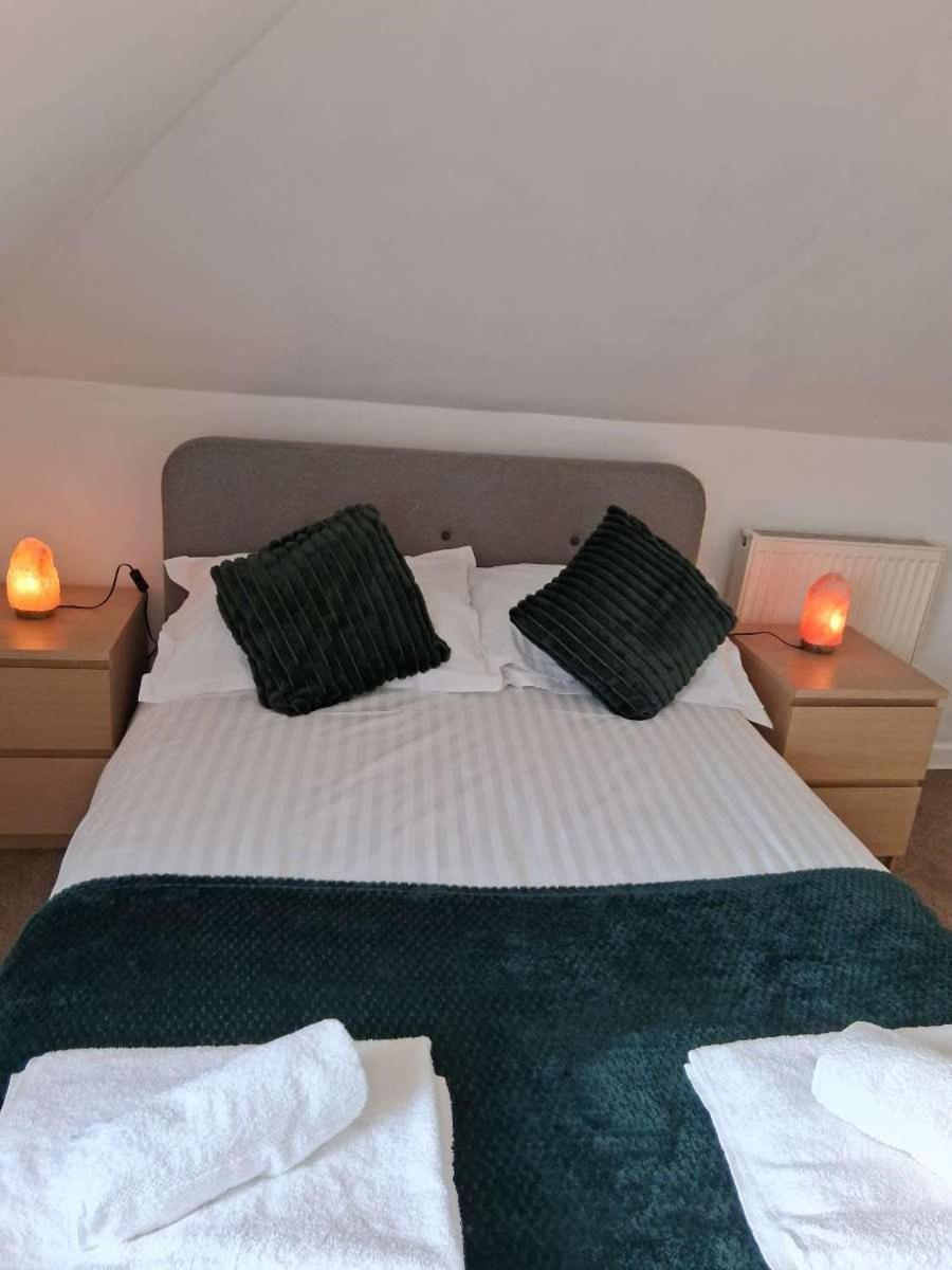 The Mounts Bay Inn Mullion Bagian luar foto