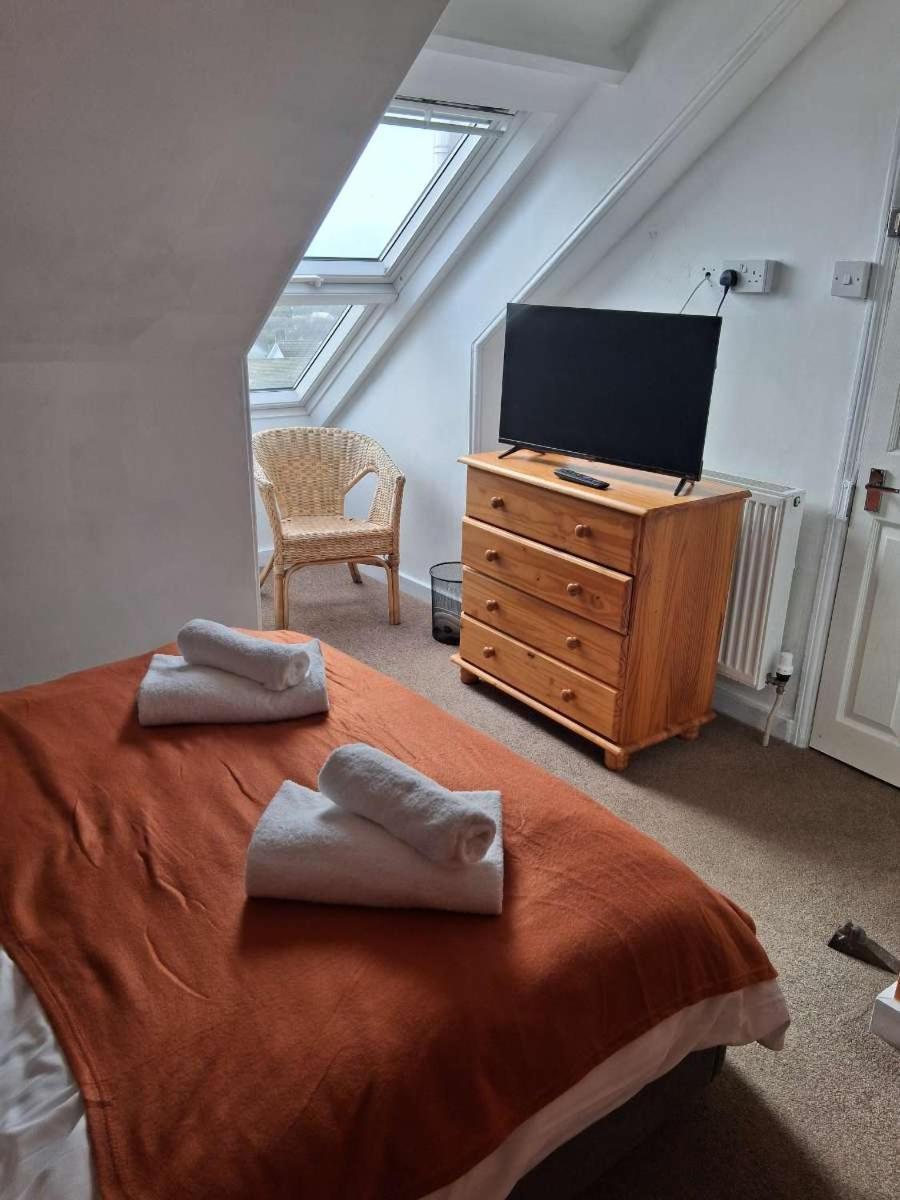 The Mounts Bay Inn Mullion Bagian luar foto