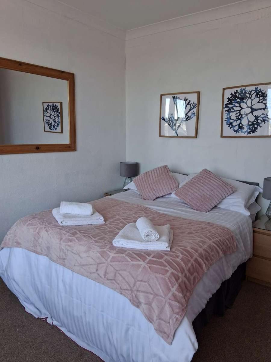 The Mounts Bay Inn Mullion Bagian luar foto