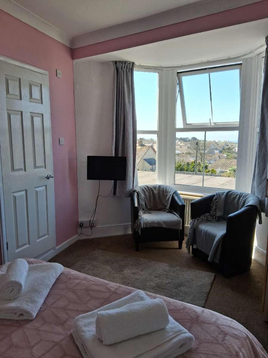 The Mounts Bay Inn Mullion Bagian luar foto
