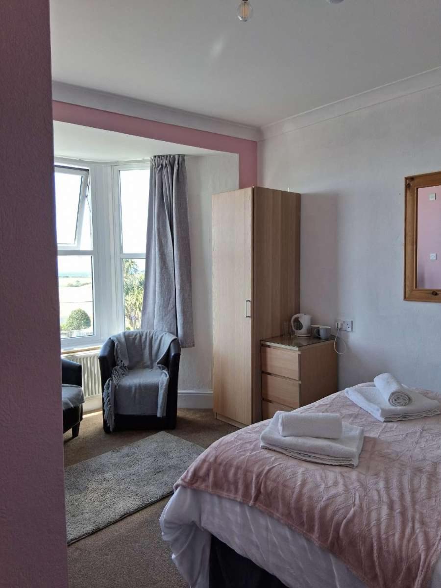The Mounts Bay Inn Mullion Bagian luar foto
