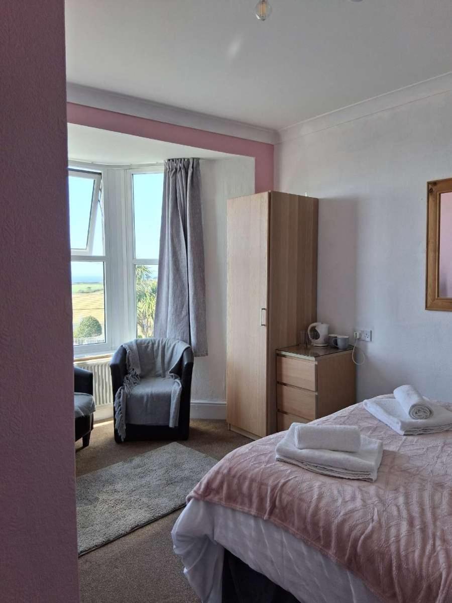 The Mounts Bay Inn Mullion Bagian luar foto