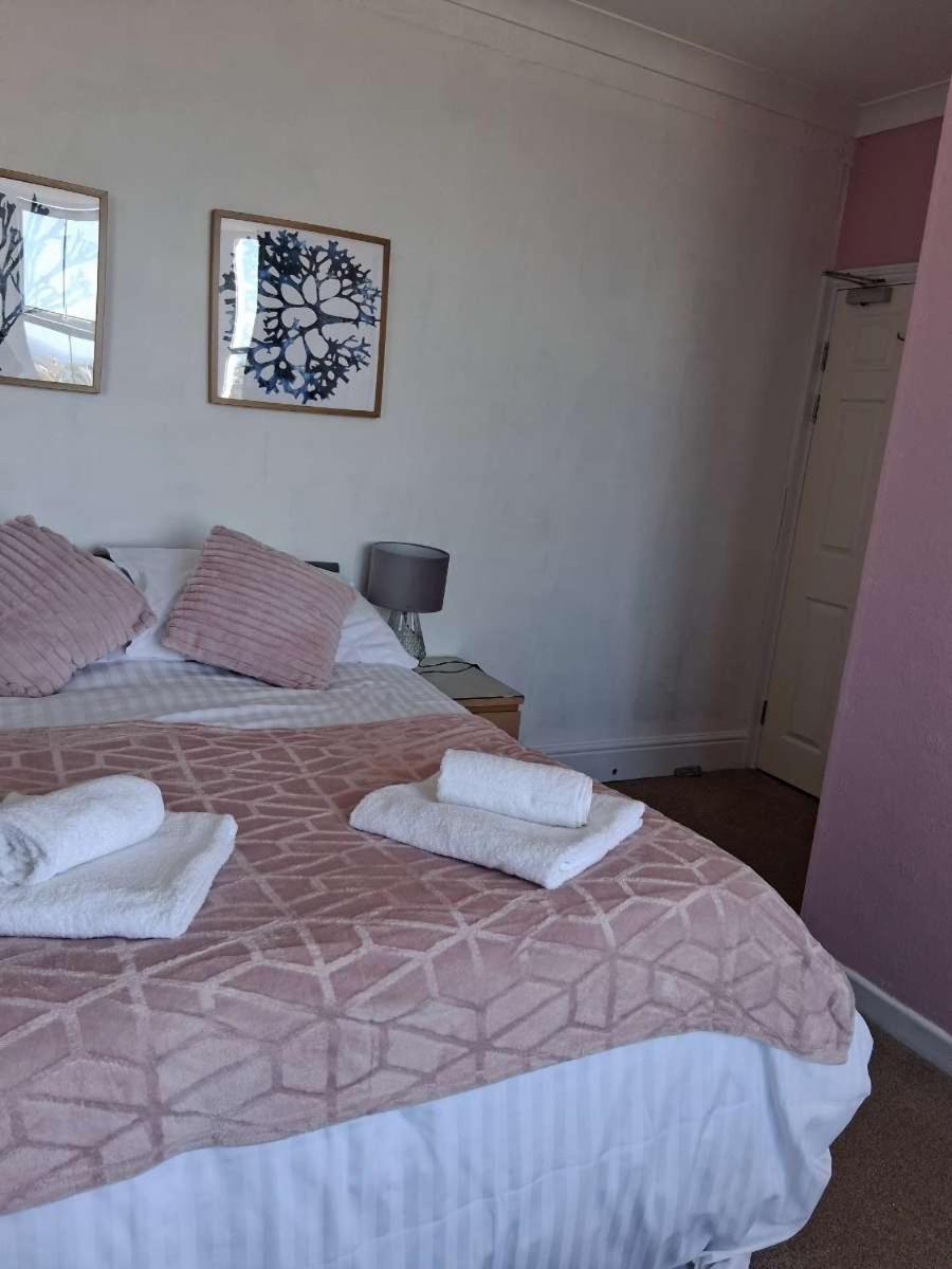 The Mounts Bay Inn Mullion Bagian luar foto